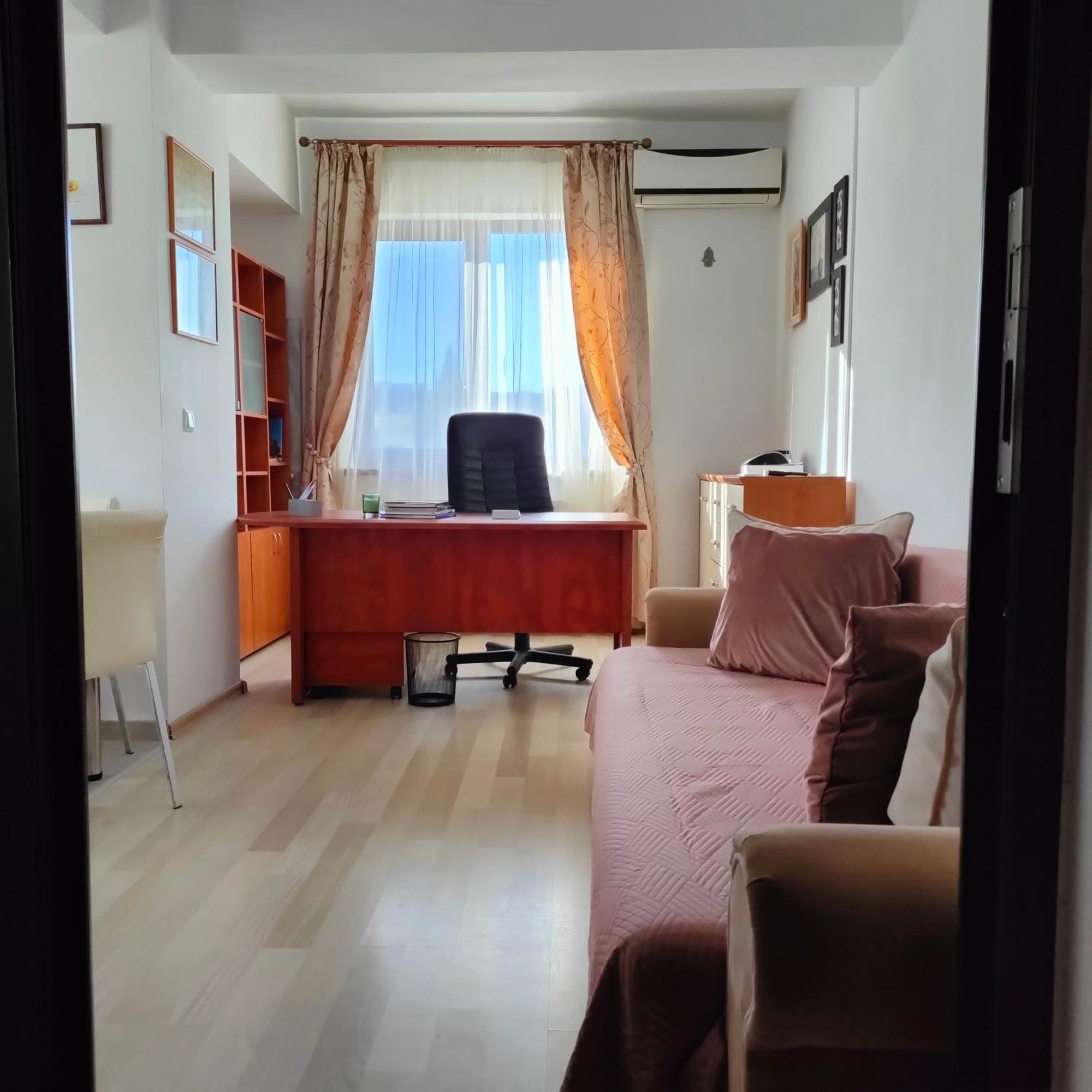 Central Apartament ยาช ภายนอก รูปภาพ