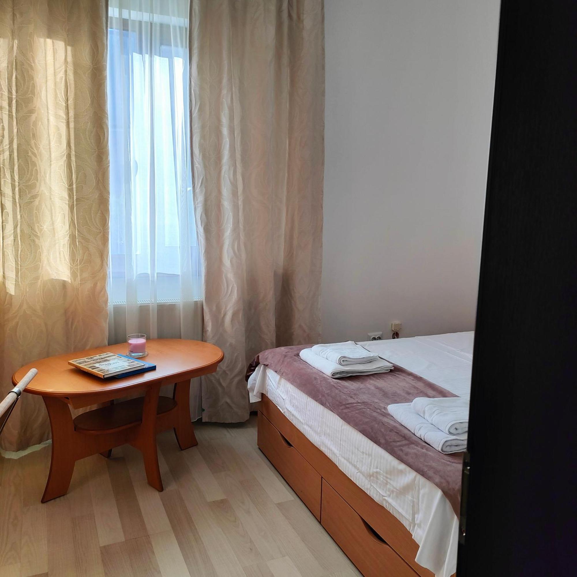 Central Apartament ยาช ภายนอก รูปภาพ